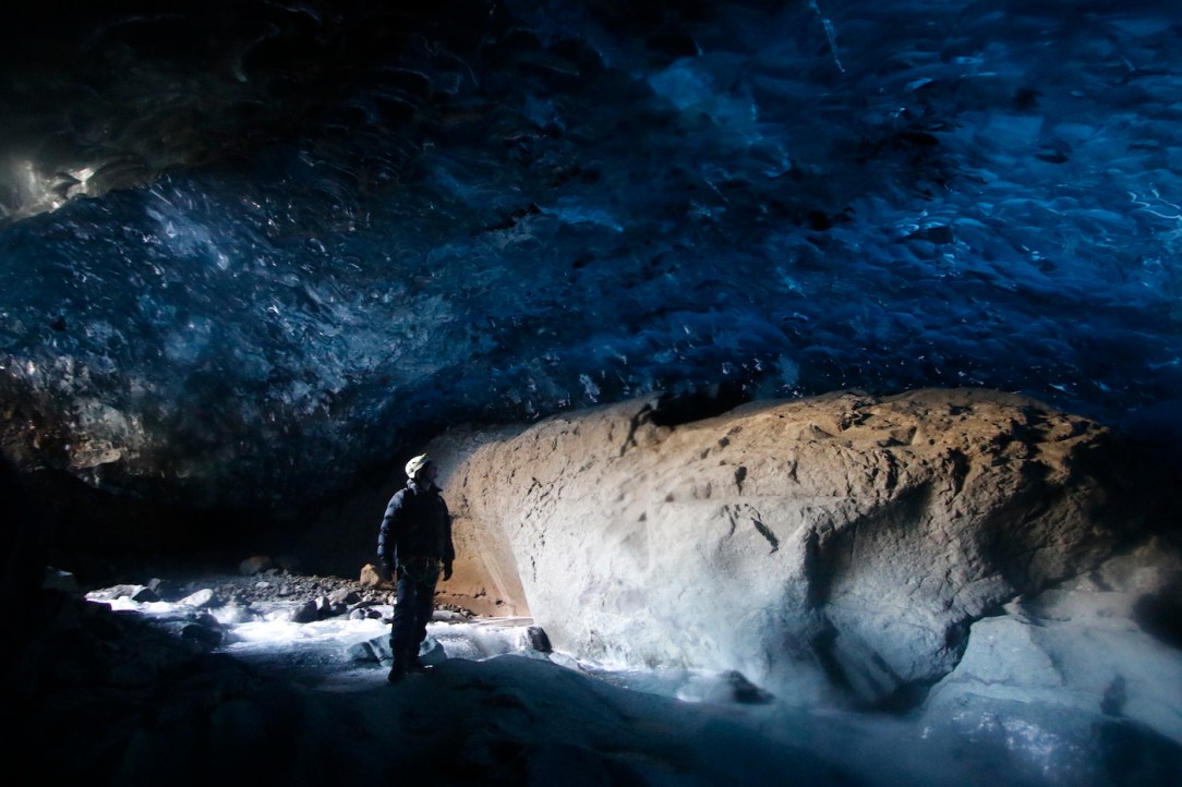 iceland_ice_cave_10