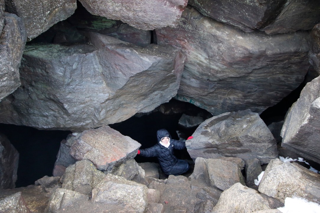 game_of_thrones_iceland_grjotagja_2