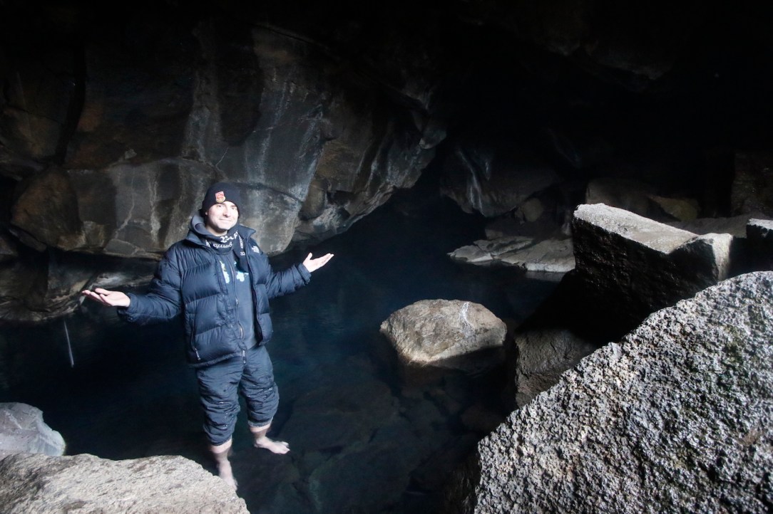 game_of_thrones_iceland_grjotagja_7