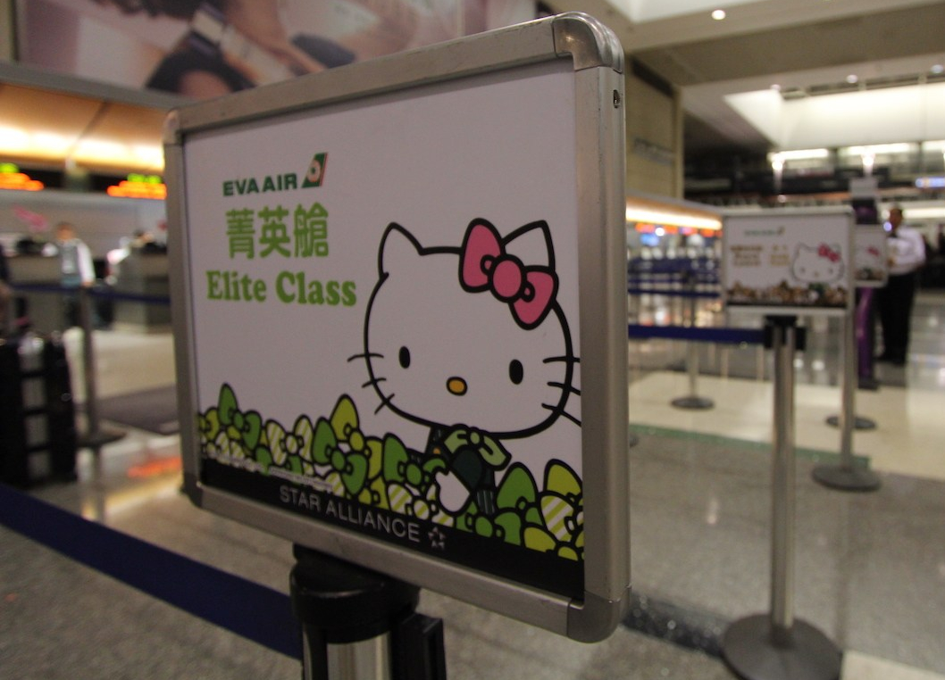 Hello-Kitty-Plane-14