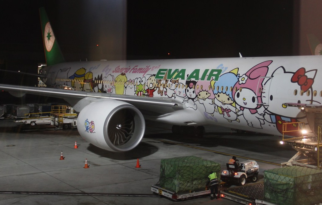 Hello-Kitty-Plane-24