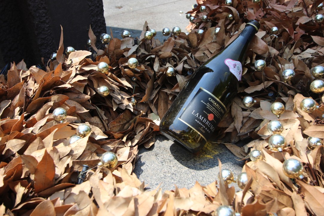 A monument to the martyrs of Piazzale Loreto, sculpted by Giannino Castiglioni