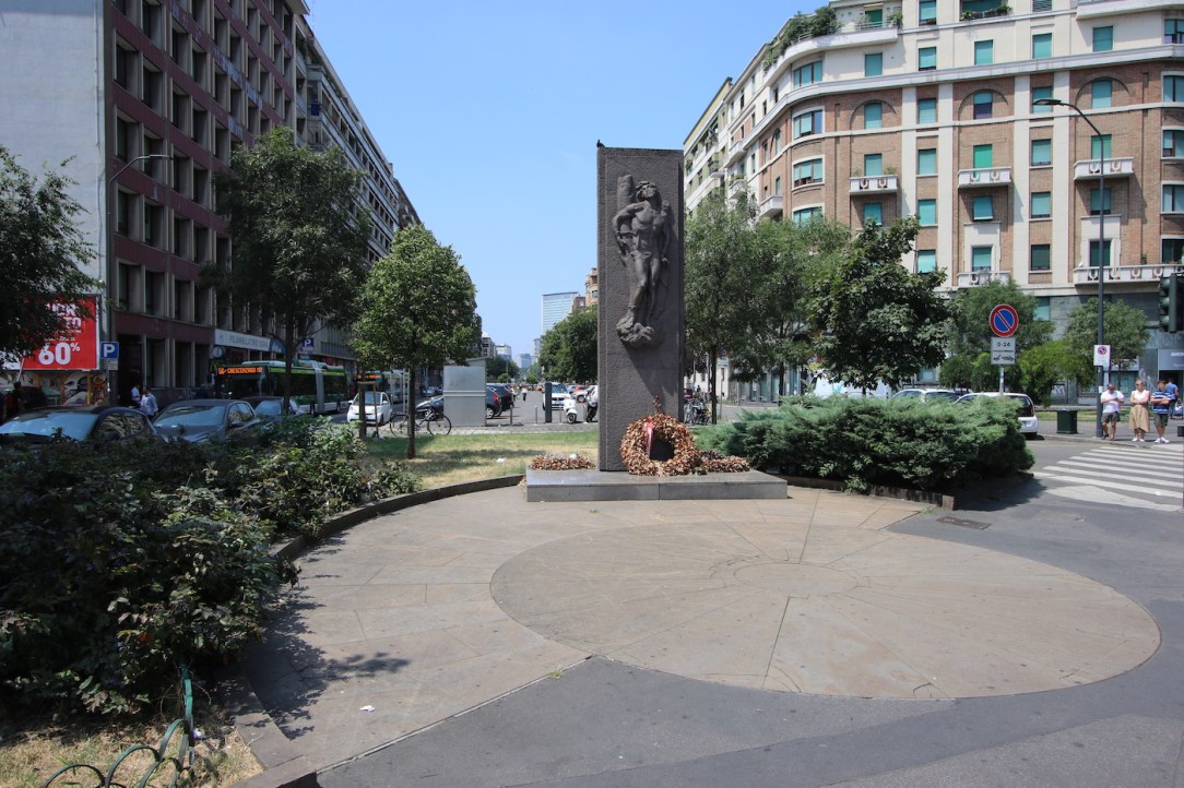 A monument to the martyrs of Piazzale Loreto, sculpted by Giannino Castiglioni